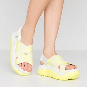 UGG LA Cloud Sandal